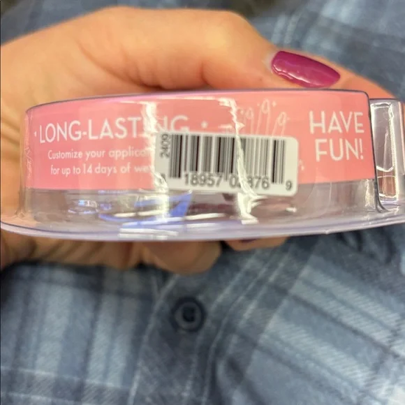 The Instant Mani Press-On Nails - Pink Goldfish - Picture 2 of 4